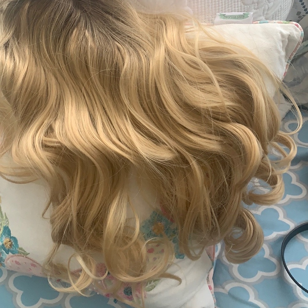 Beautiful never worn in excellent condition